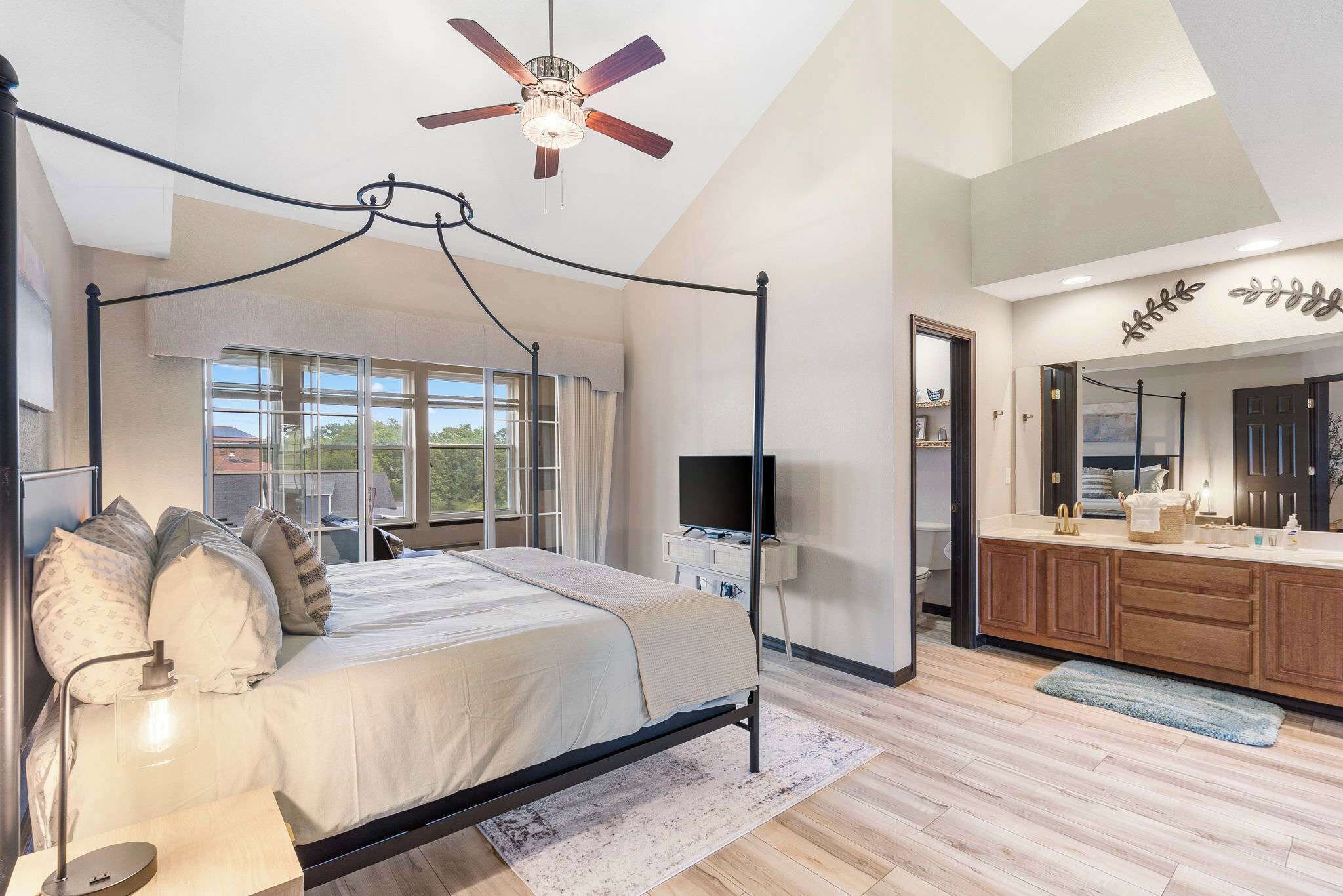 3 bedrooms, iron/ironing board, travel crib, WiFi