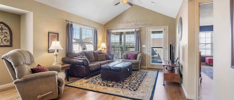 Televisión, reproductor de DVD y oficina