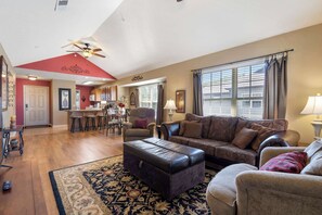 Fernseher, DVD-Player, Arbeitsbereiche