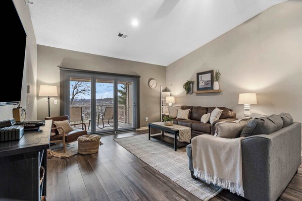 تلفزيون، مشغل دي في دي، مكتب