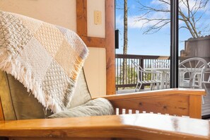 TV, fireplace - Windjammer Cottage - Branson (Branson West)