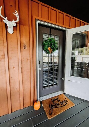 2 Bed/2 Bath with Large Kitchen/Gathering Space #8

