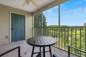 Outdoor dining - Spring Creek Escape | Balcony w/ Views (Branson)