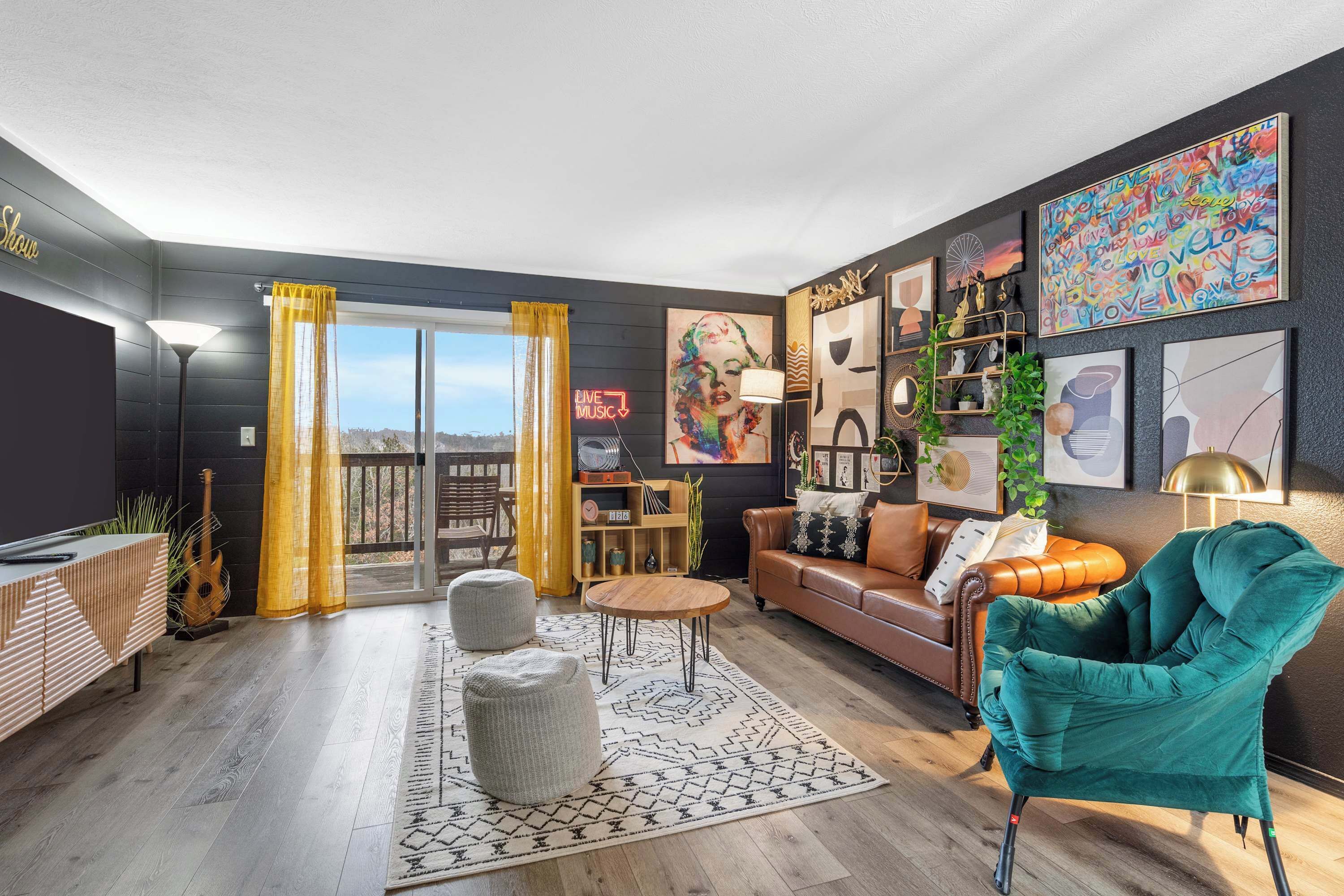 TV, DVD player, escritórios