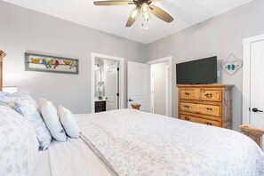 5 makuuhuonetta, silitysrauta/-lauta, vauvan matkasänky, Wi-Fi