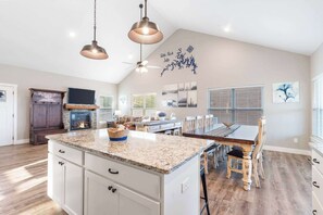 Interior - A Birds Eye Bridge View – 5 BDR w/ Private Hot Tub (Kimberling City)