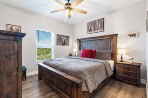 5 makuuhuonetta, silitysrauta/-lauta, vauvan matkasänky, Wi-Fi