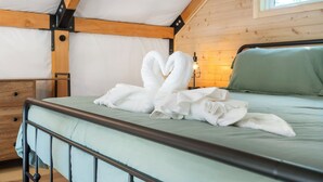 1 slaapkamer, een strijkplank/strijkijzer, wifi, beddengoed