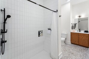 Hårføner og håndklær