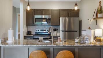 Fridge, microwave, oven, stovetop