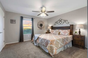 3 bedrooms, iron/ironing board, travel cot, WiFi - Branson Overlook Filled w/ Entertainment! (Branson)