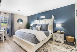 1 Schlafzimmer, Schreibtisch, Bügeleisen/Bügelbrett, Reisekinderbett