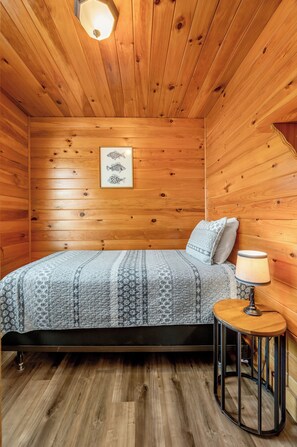 2 quartos, ferros/tábuas de passar roupa, Wi-Fi, roupa de cama