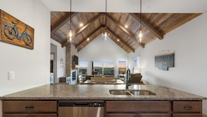 Interior - Two Pines – Endless Views and Attractions! (Branson)