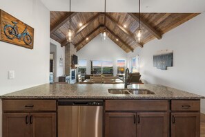Interior - Two Pines – Endless Views and Attractions! (Branson)