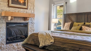 3 bedrooms, iron/ironing board, travel crib, WiFi - Two Pines – Endless Views and Attractions! (Branson)