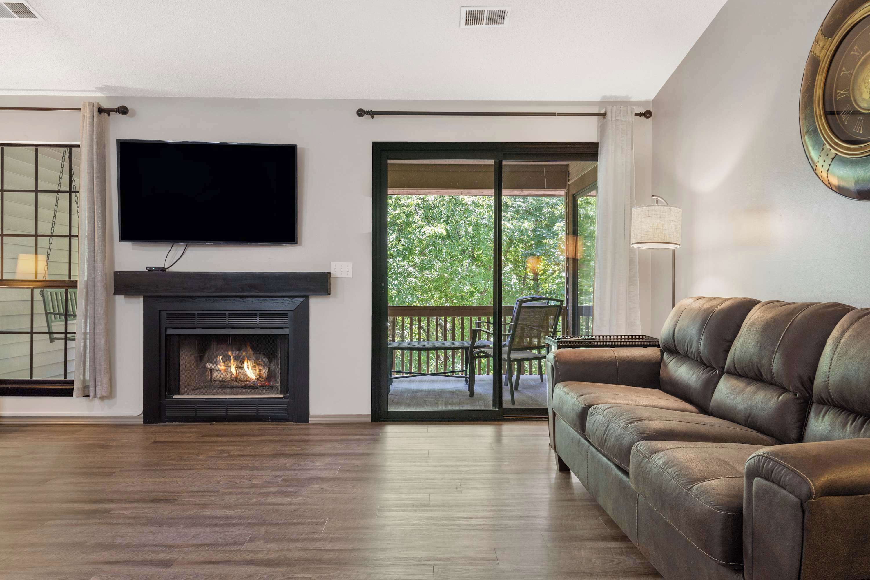 Televisión y chimenea 