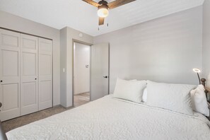 2 habitaciones, tabla de planchar con plancha, cuna de viaje y wifi