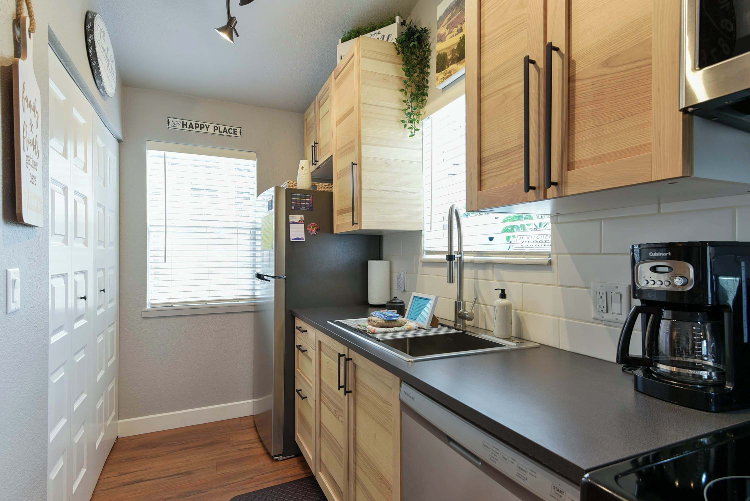 ثلاجة، ميكروويف، فرن، موقد طهي مسطح