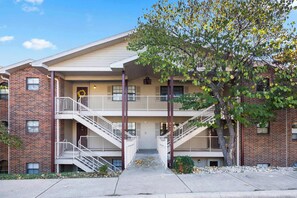 Exterior - Great Escape II – Resort Style 2 BDR Condo on Golf Course w/ Pool! (Branson)