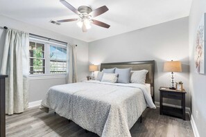 2 bedrooms, iron/ironing board, travel cot, WiFi - Great Escape II – Resort Style 2 BDR Condo on Golf Course w/ Pool! (Branson)