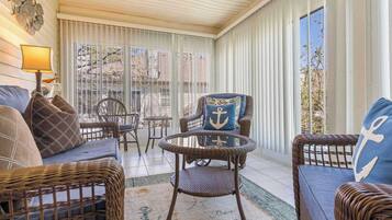 TV, fireplace, offices