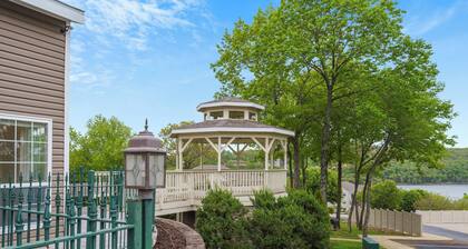 Rocky Shore Tranquility | Ozark Mtn Resort Amenities