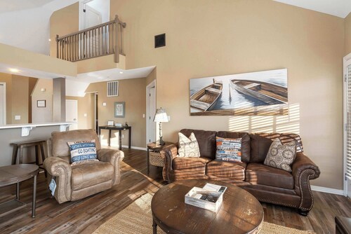 Lazy Lookout Mo – Spacious 3 BDR, Great Location!