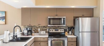 Lazy Lookout Mo – Spacious 3 BDR, Great Location!