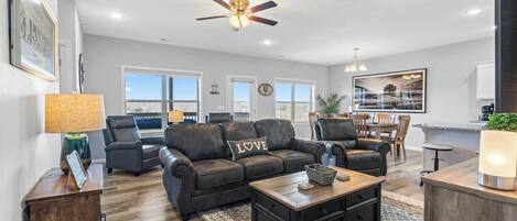 Televisión y chimenea