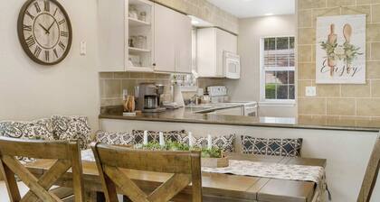 Valley View Treehouse | Holiday Hills Branson | Golf Resort | Outdoor Pools