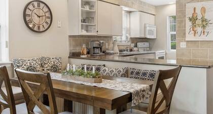 Valley View Treehouse | Holiday Hills Branson | Golf Resort | Outdoor Pools