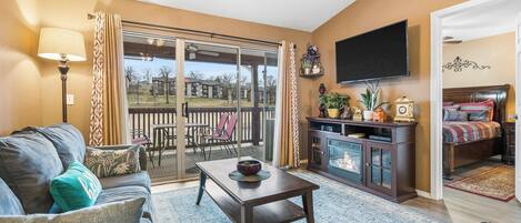 Televisión, chimenea, futbolito y oficina