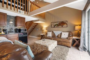 TV - Branson Getaway – Condo for 6 in Epic Location! (Branson)