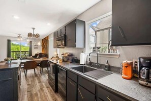 Fridge, microwave, oven, stovetop - Time Traveler Suite | Private Balcony (Branson)