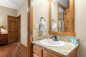 Unclassified image, 5 of 66, button