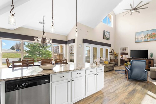 B’Chillin Retreat on Table Rock Lake