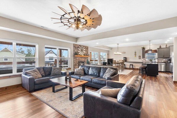 TV, fireplace, offices