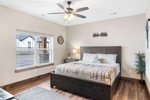 5 makuuhuonetta, silitysrauta/-lauta, vauvan matkasänky, Wi-Fi