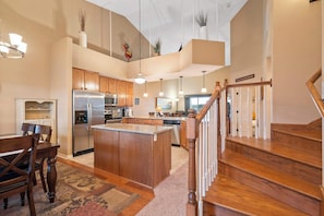 Fridge, microwave, oven, stovetop - Majestic Lakeview Escape | Stunning Lake Views! (Branson)