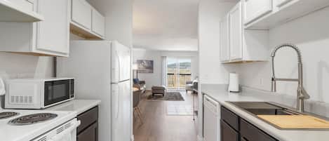 Refrigerador, microondas, horno, placa de cocina