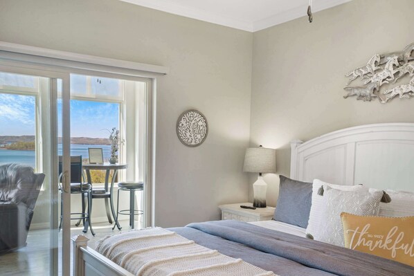 2 bedrooms, iron/ironing board, WiFi, bed sheets - Majestic View Getaway w/ Beautiful Lake Views! (Branson)