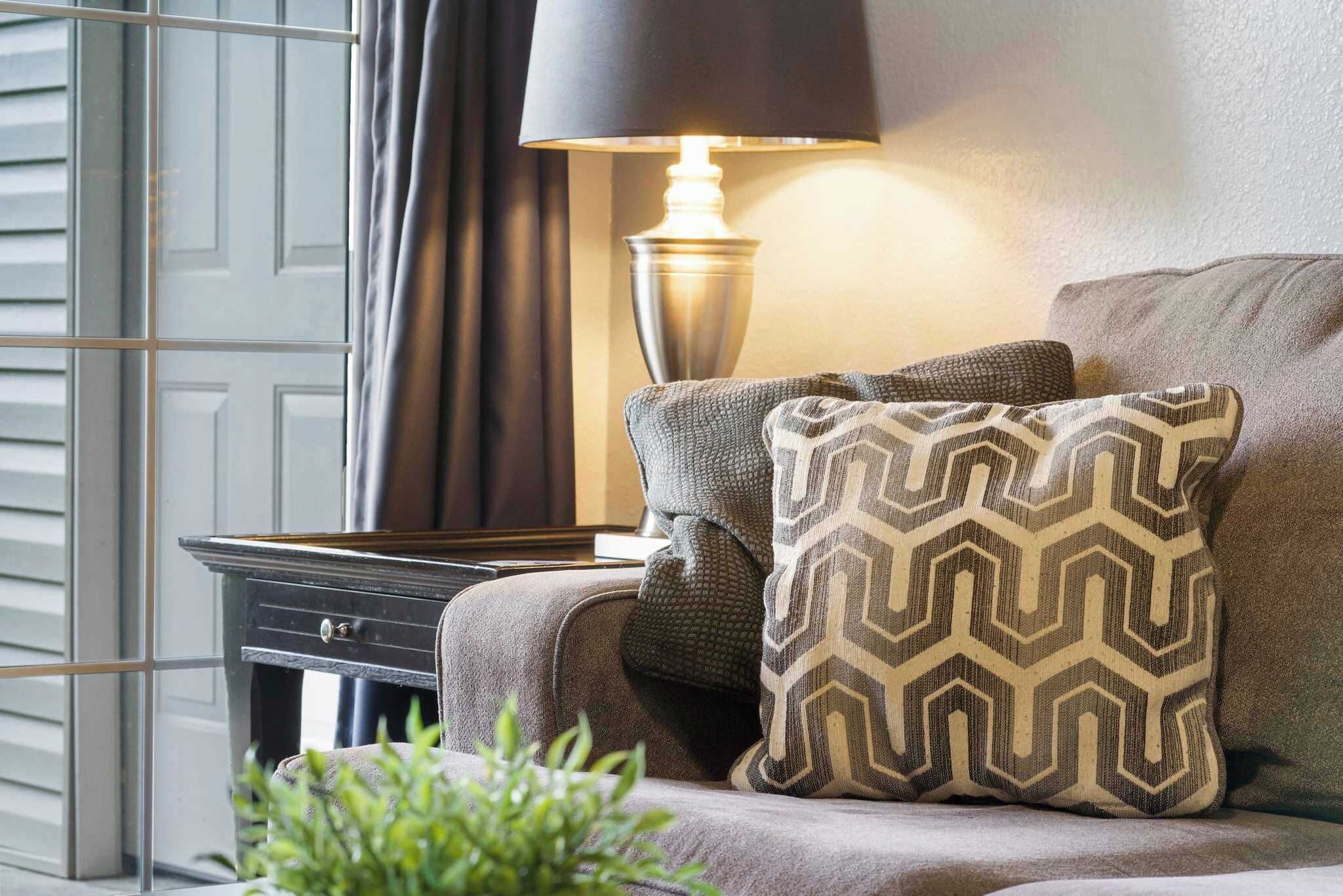 Een televisie en een kantoor