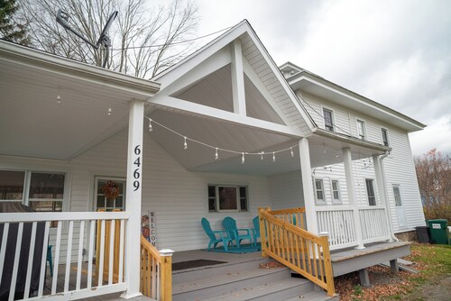 Charming 4-bed Farmhouse. Minutes to Bristol Mountain, Finger Lakes, Wineries.