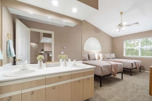 4 bedrooms, iron/ironing board, WiFi, bed sheets - Cityscape Memories | Nearby Golf & Lake (Branson)