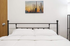 2 bedrooms, iron/ironing board, travel cot, WiFi