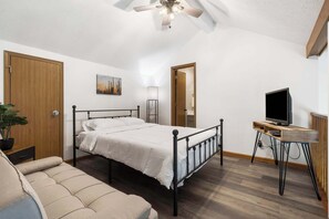 2 bedrooms, iron/ironing board, travel cot, WiFi