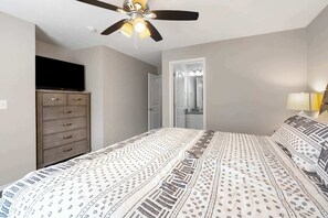 3 chambres, fer et planche à repasser, lit parapluie, Wi-Fi