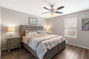 3 habitaciones, tabla de planchar con plancha, cuna de viaje y wifi