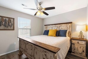 3 habitaciones, tabla de planchar con plancha, cuna de viaje y wifi